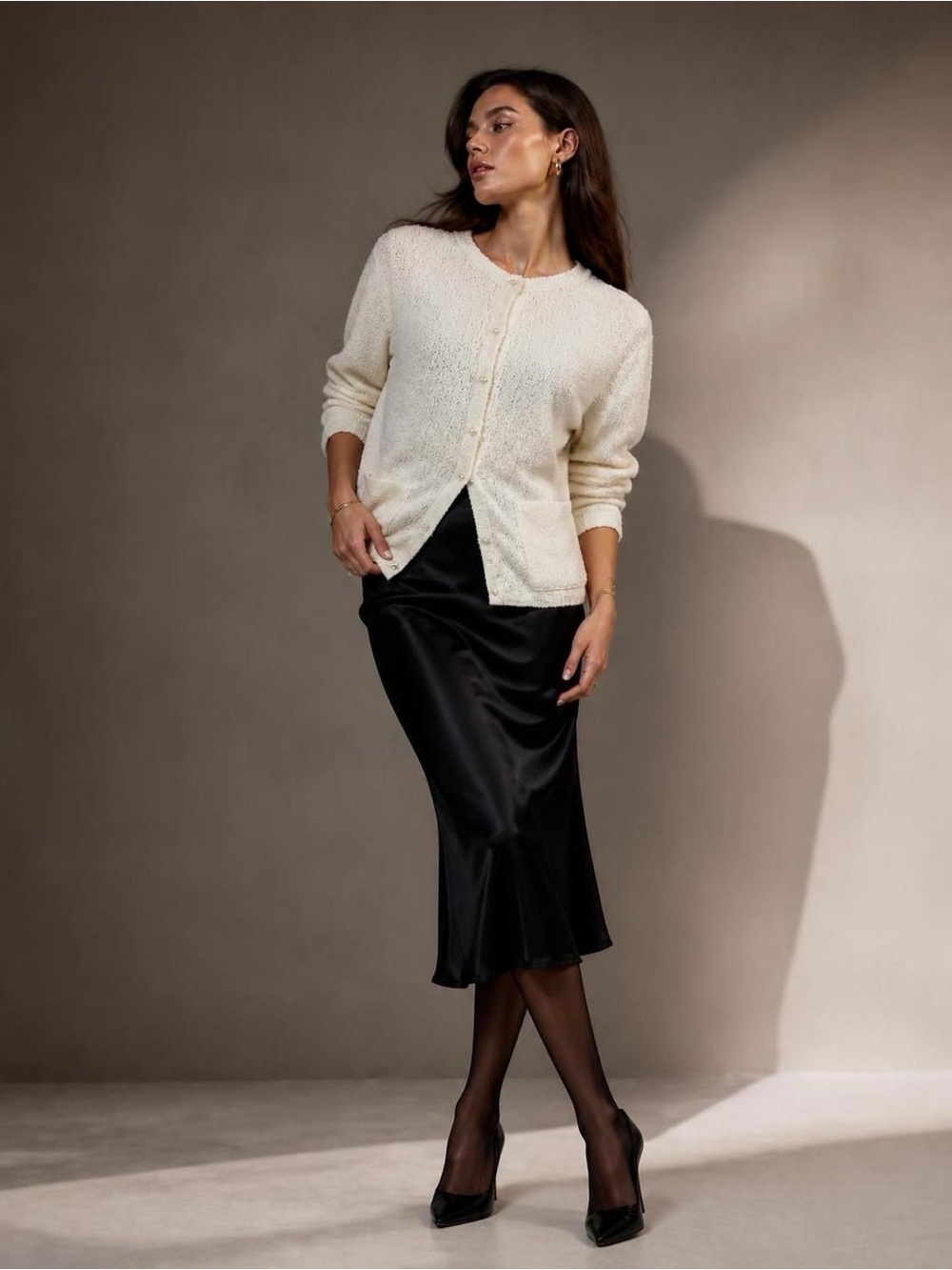 Vintage Ivory Textured Knit Cardigan with Pearl Buttons & Front Pockets